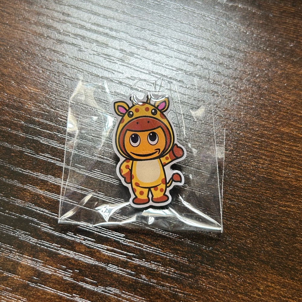 Giraffe Peccy Pin